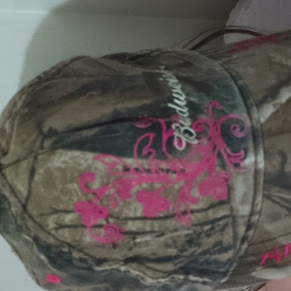 Budweiser camo hat with Velcro adjustable - Picture 4 of 4